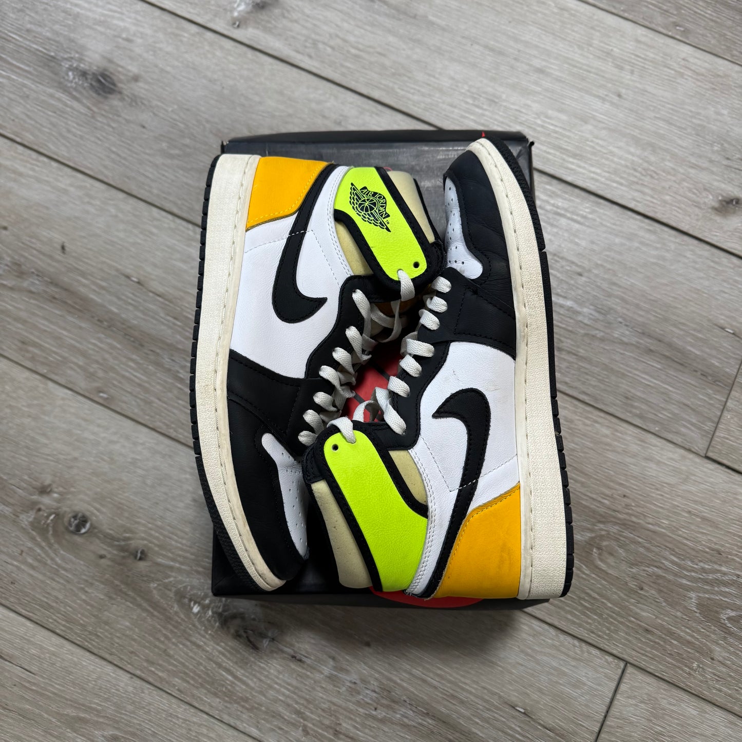Jordan 1 Volt (Men’s 8.5) [ REAL SHOPPER EXCLUSIVE ]