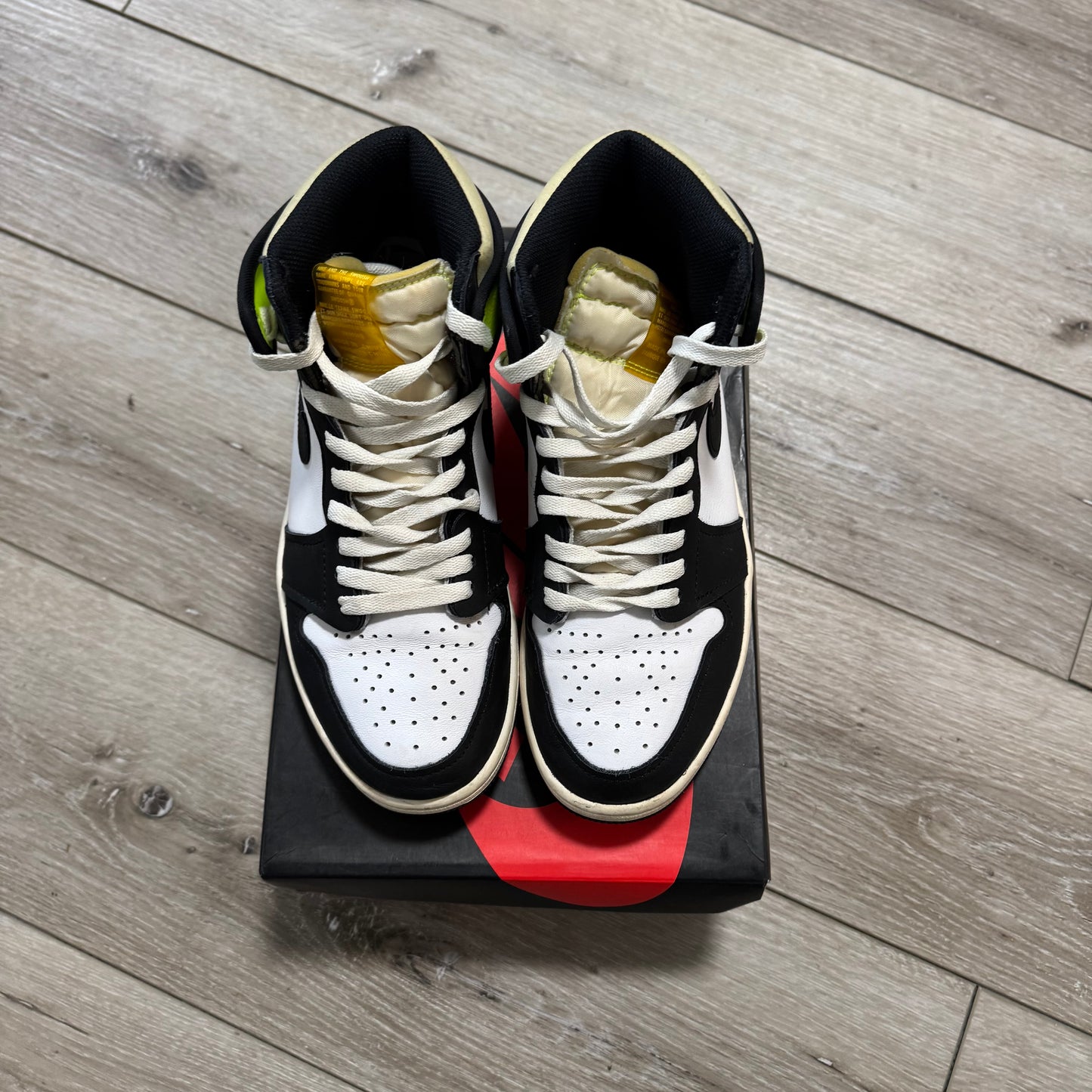 Jordan 1 Volt (Men’s 8.5) [ REAL SHOPPER EXCLUSIVE ]