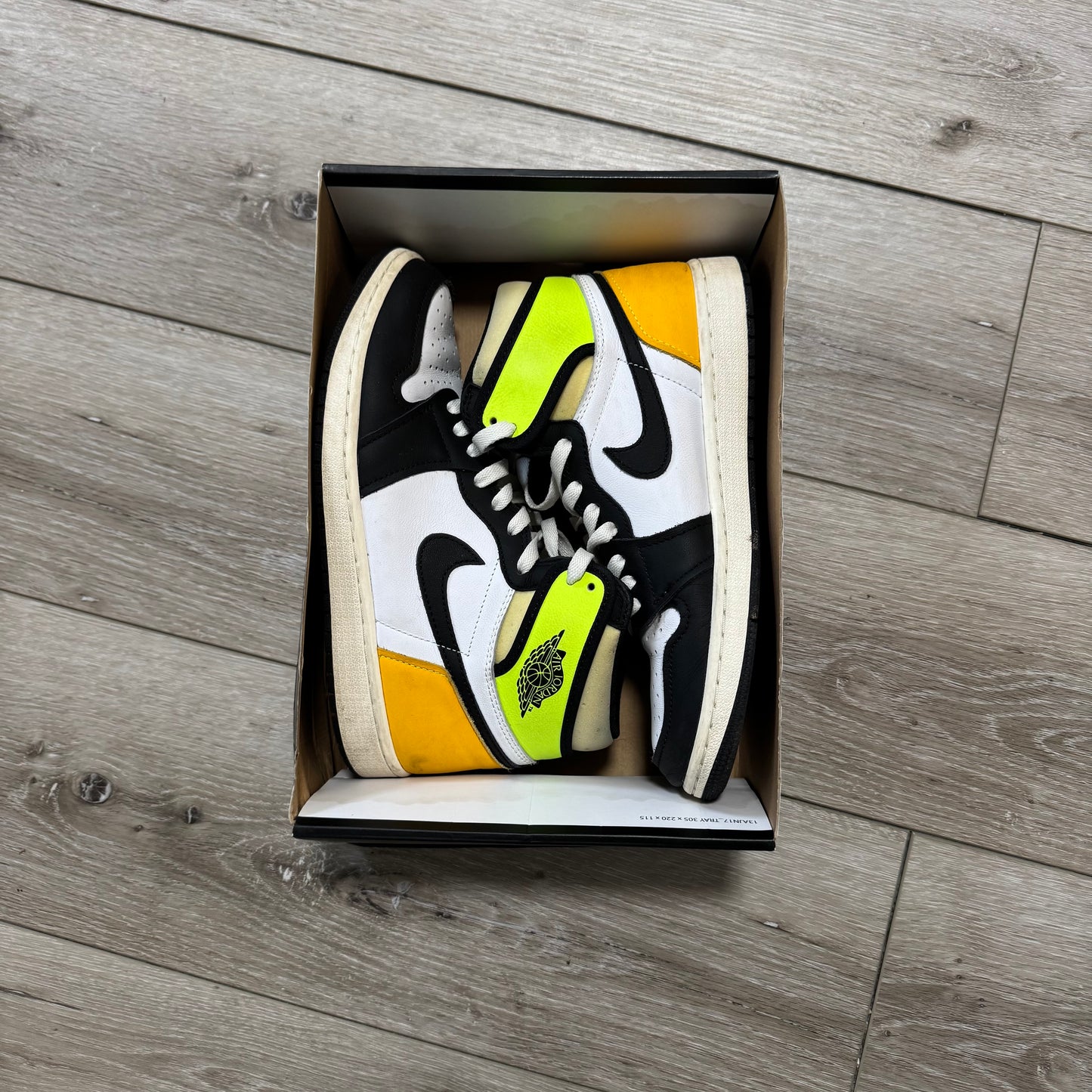 Jordan 1 Volt (Men’s 8.5) [ REAL SHOPPER EXCLUSIVE ]