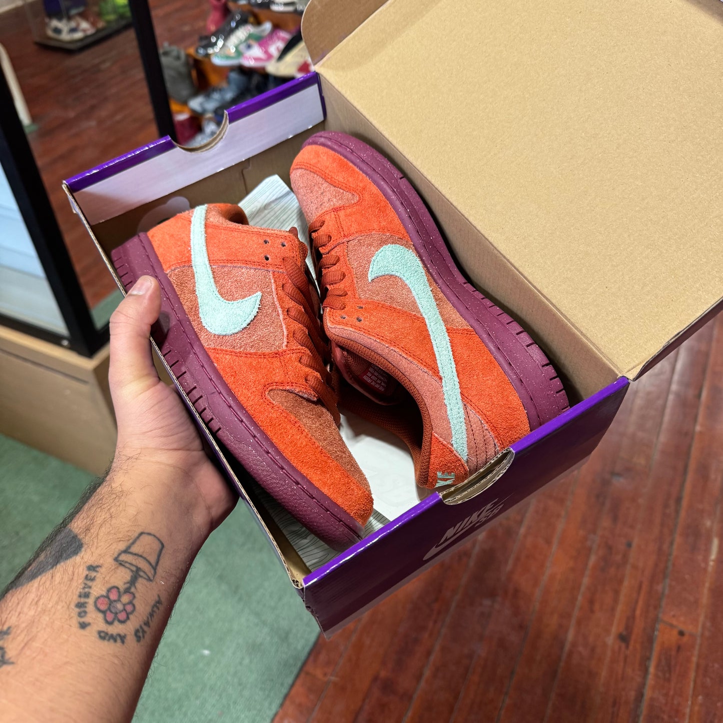 Nike Dunk BRAND NEW (Size 8) [ REAL SHOPPER EXCLUSIVE ]