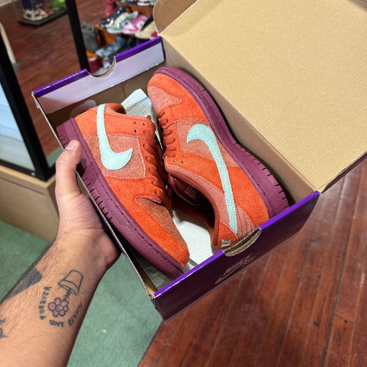 Nike Dunk BRAND NEW (Size 8) [ REAL SHOPPER EXCLUSIVE ]